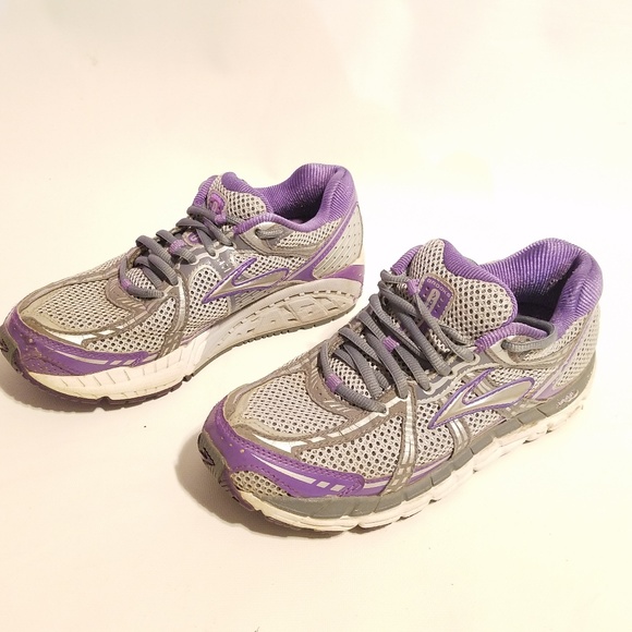 brooks addiction womens running shoes